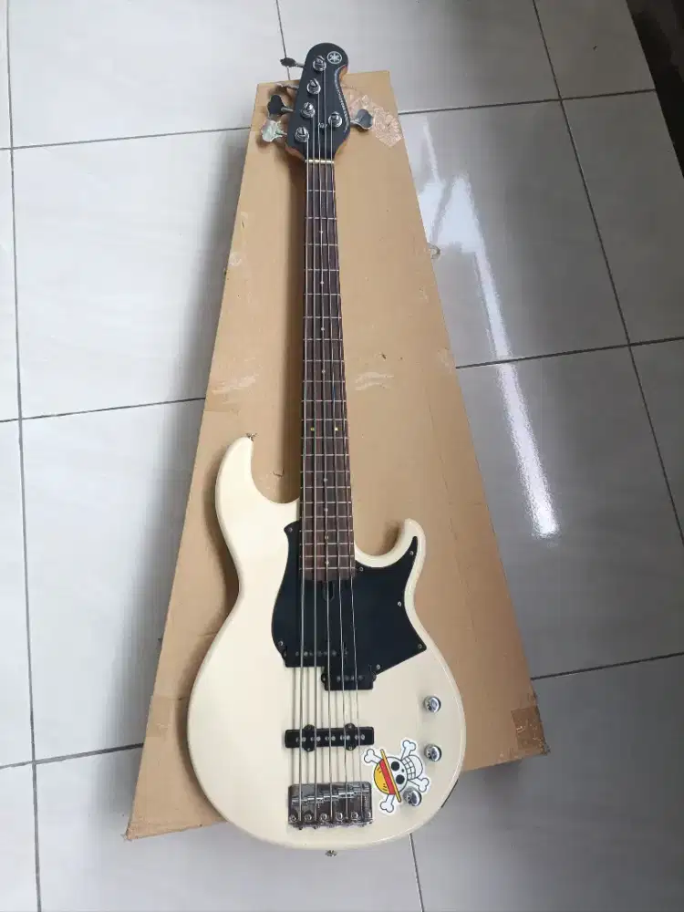 Yamaha BB235 Bass Guitar