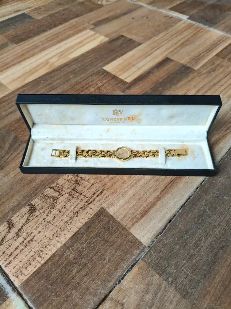 Like new Raymond Weil original gold plated for women