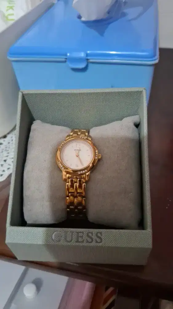 Jam tangan guess bekas perempuan