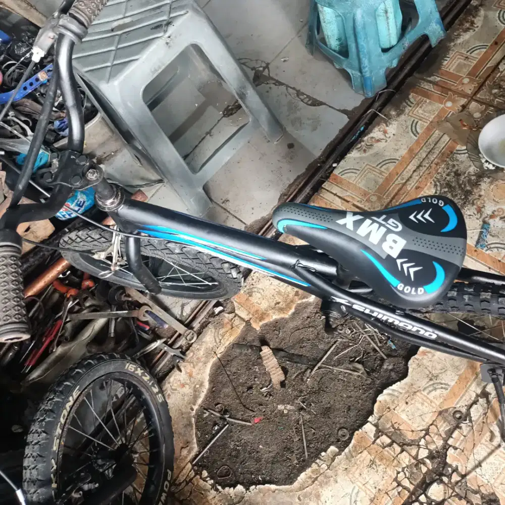Sepeda BMX ukuran 16