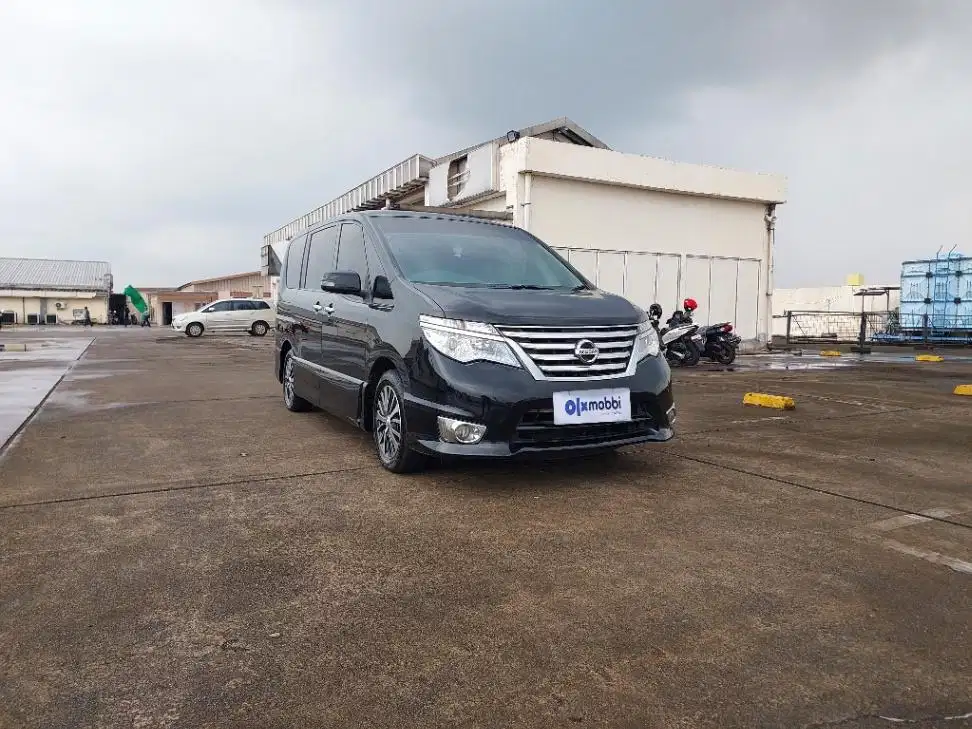 TDP 8,JT Nissan Serena 2.0 Highway Star Bensin-AT Hitam 2017