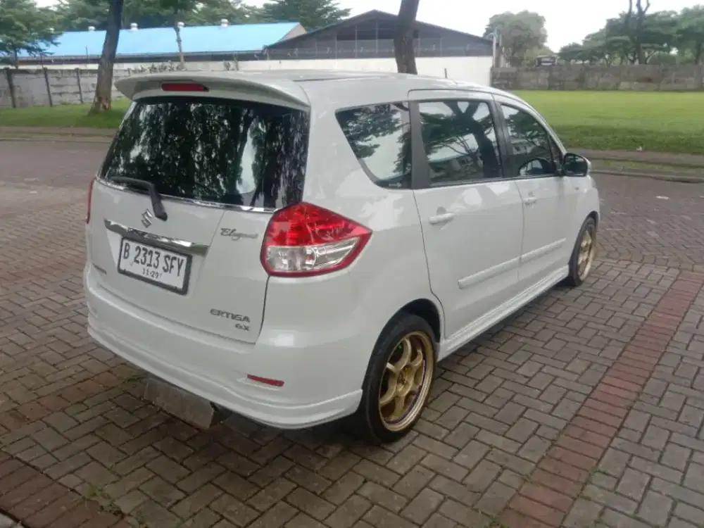 Dijual mobil Suzuki Ertiga elegan GX matic upgrade sporty tahun 2015
