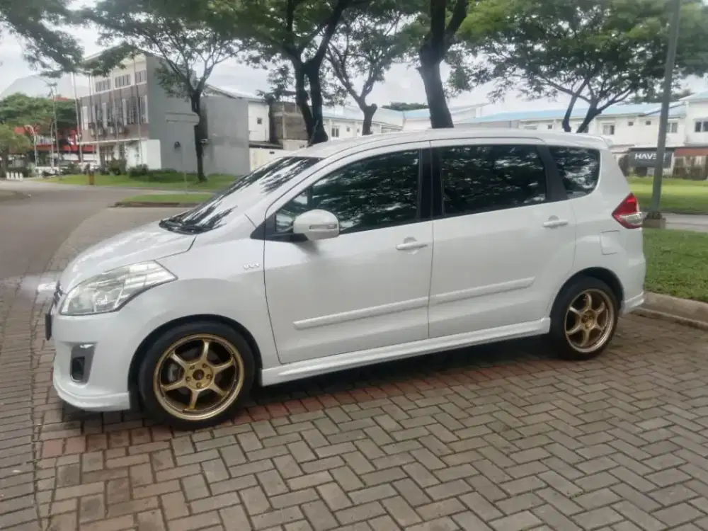 Dijual mobil Suzuki Ertiga elegan GX matic upgrade sporty tahun 2015
