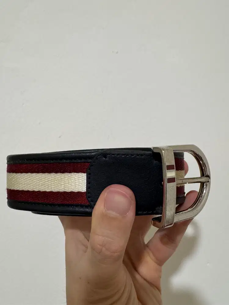 Bally S Darion 35 M.T(SL)/36 Sabuk Pria dengan Desain Garis Merah