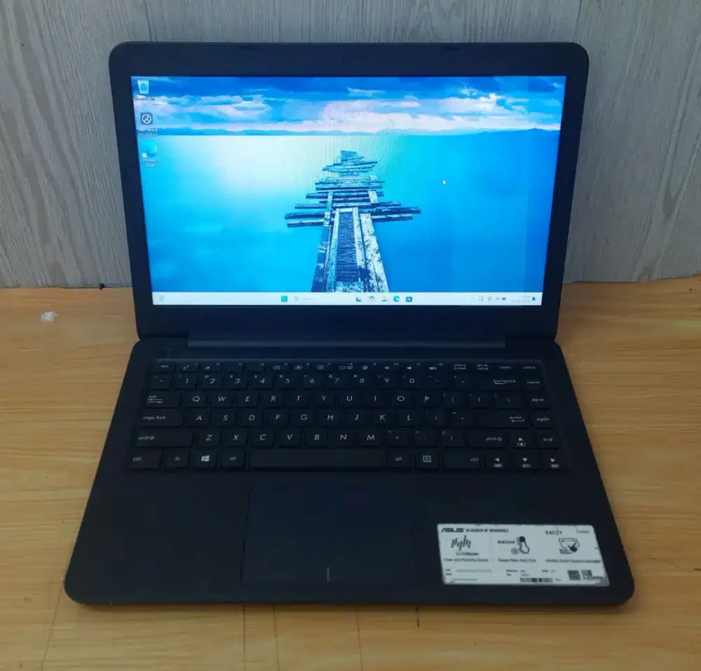 ASUS E402YA AMD E2-7015|4GB|256GB|14HD|WIN11