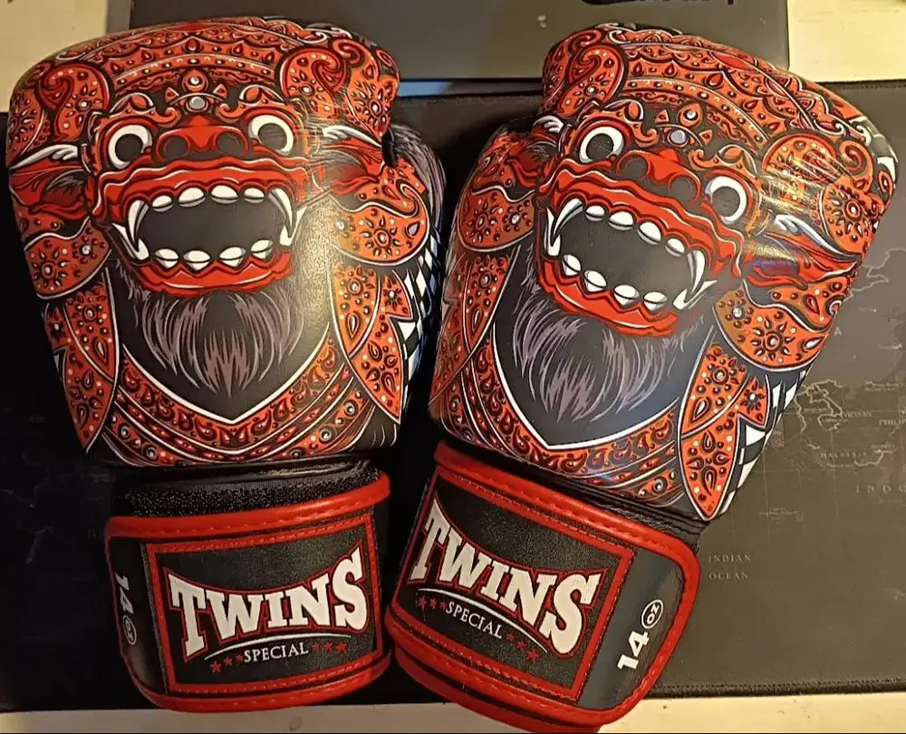 Sarung Tinju Twins Special FBGVL3-59 Barong / Boxing Gloves muay thai