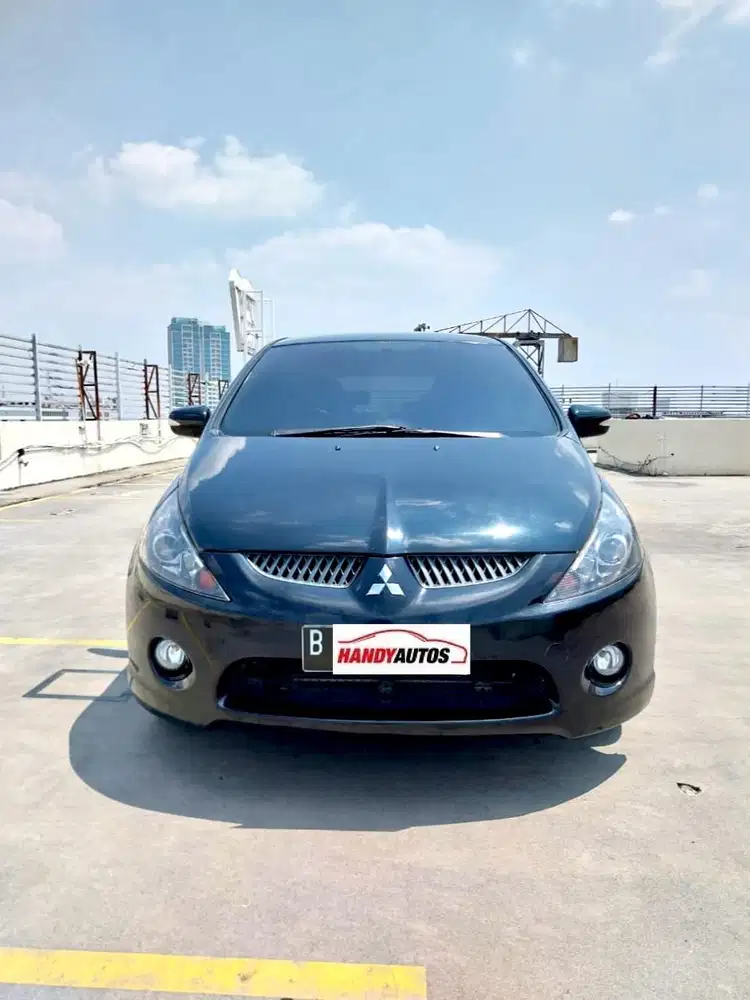 Mitsubishi Grandis 2.4 Tahun 2006 Automatic Hitam