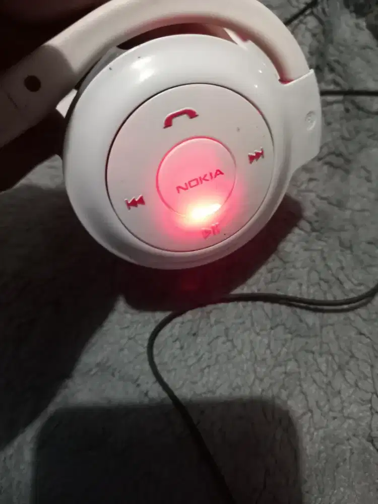 Nokia BH 530 Bluetooth Jadul Vintage Ori lengkap Charger Nokia Ori.