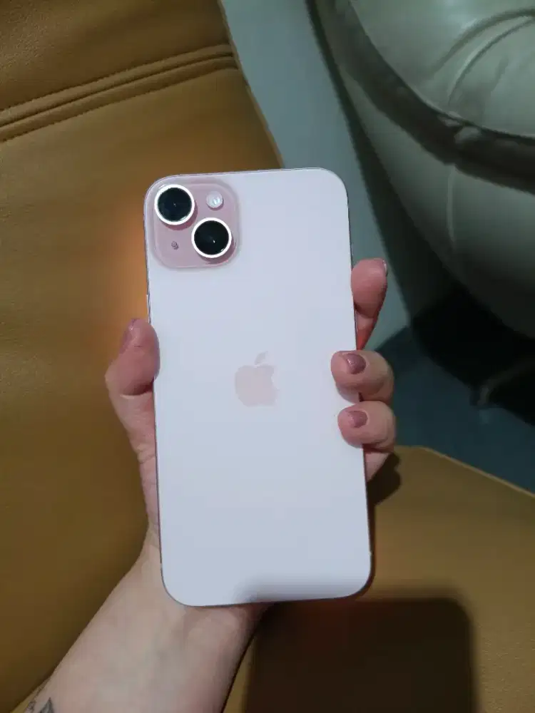 IPHONE 15 plus mulus beli di ibox 128 GB. 1st use Feb 2024