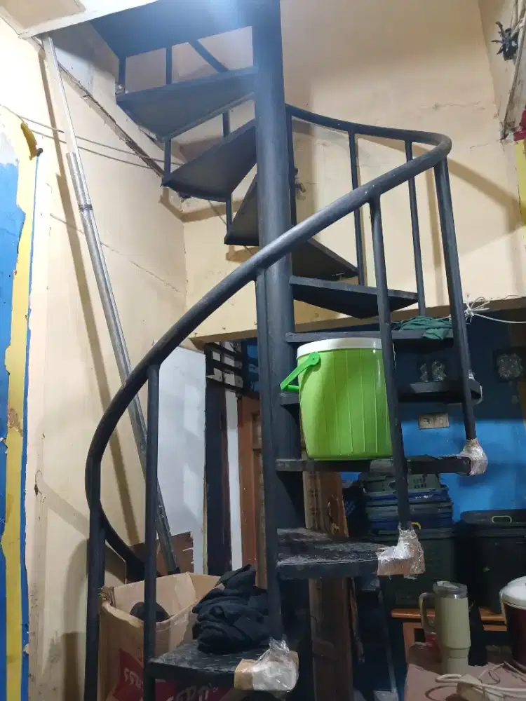 dijual tangga besi
