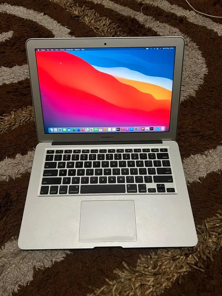 Macbook air 2017 8/256 gb