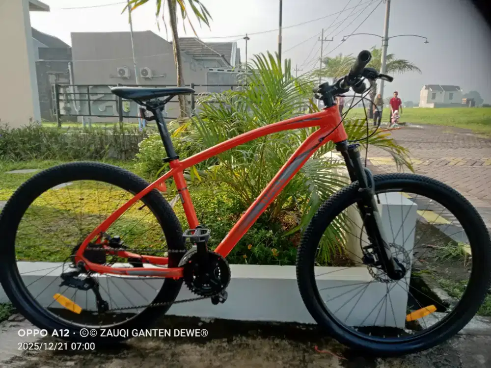 Sepeda gunung Thrill Cleave 1.0 size M