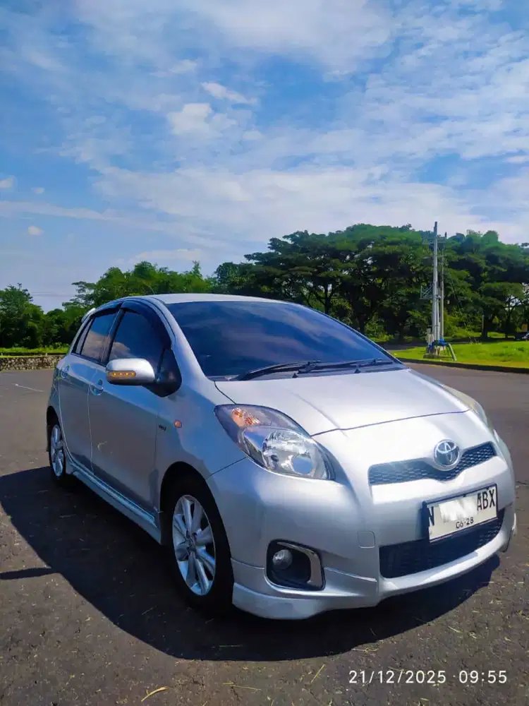 Jual Cepat: TOYOTA YARIS E AT 2012 . Nego . KM80