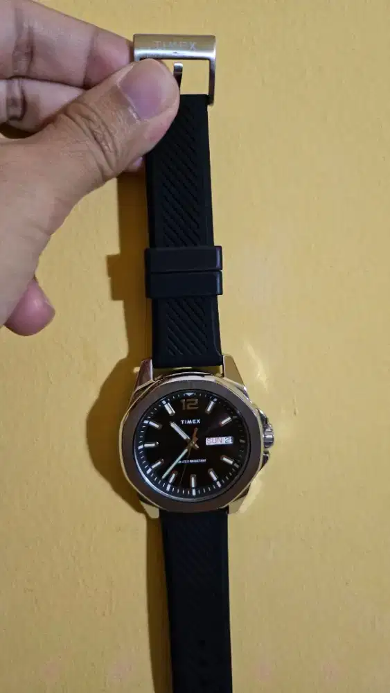 Dijual Timex Essex TW2W42900V5