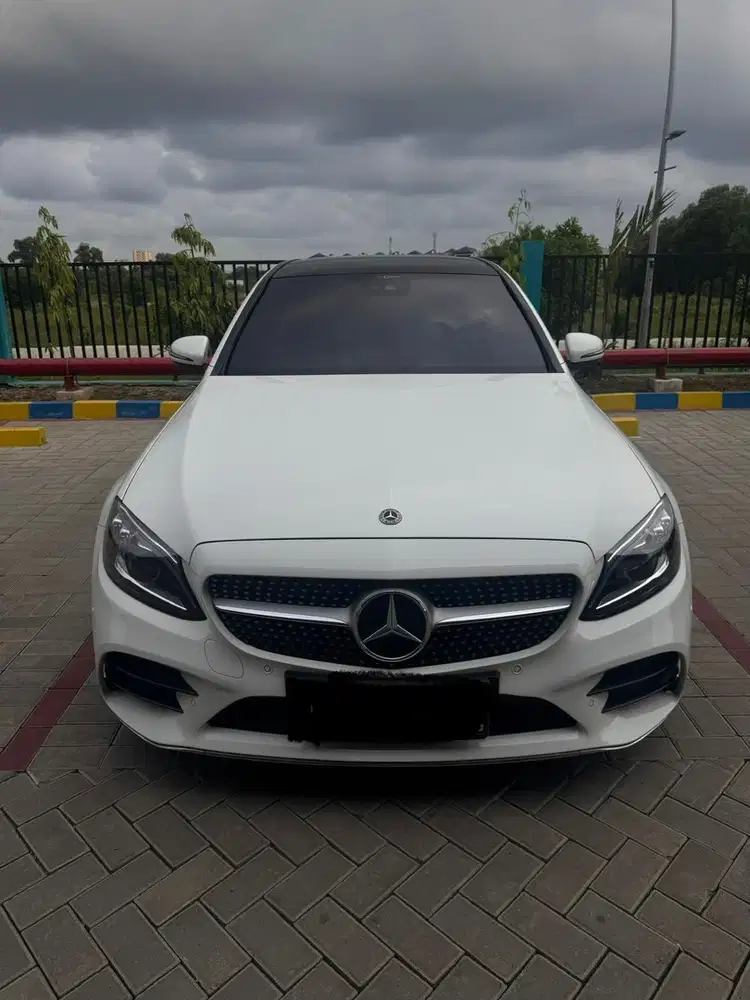 Mercedes-Benz C300 AMG Line Facelift 2019 Putih - KM 40rb, Istimewa