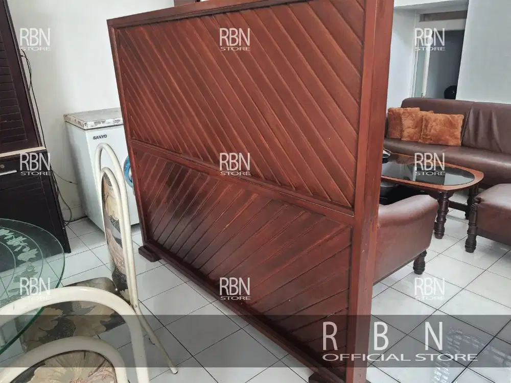 Partisi Kayu Penyekat Ruangan 188 X 154 Cm