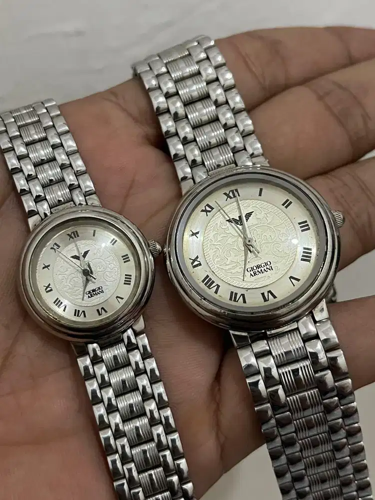 Sepasang jam giorgio armany