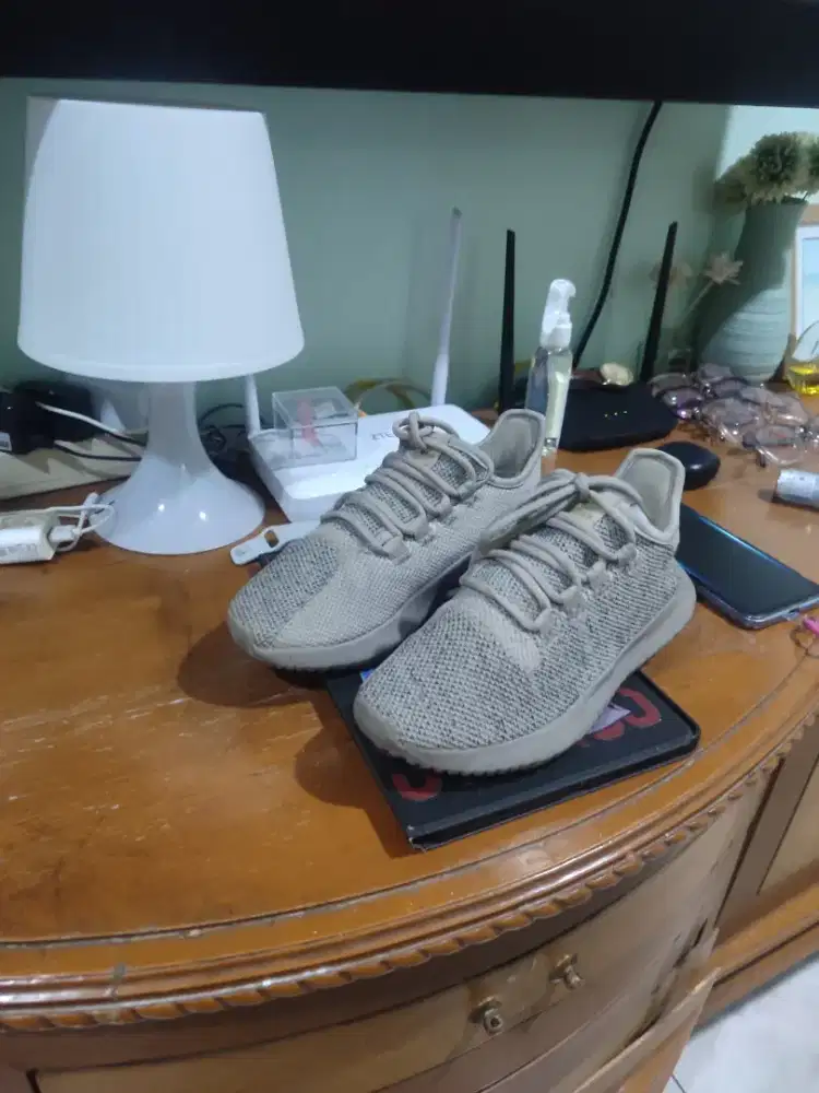 Dijual sepatu adidas tubular size 36