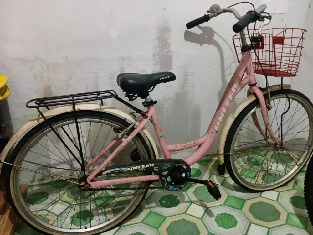 Sepeda keranjang United