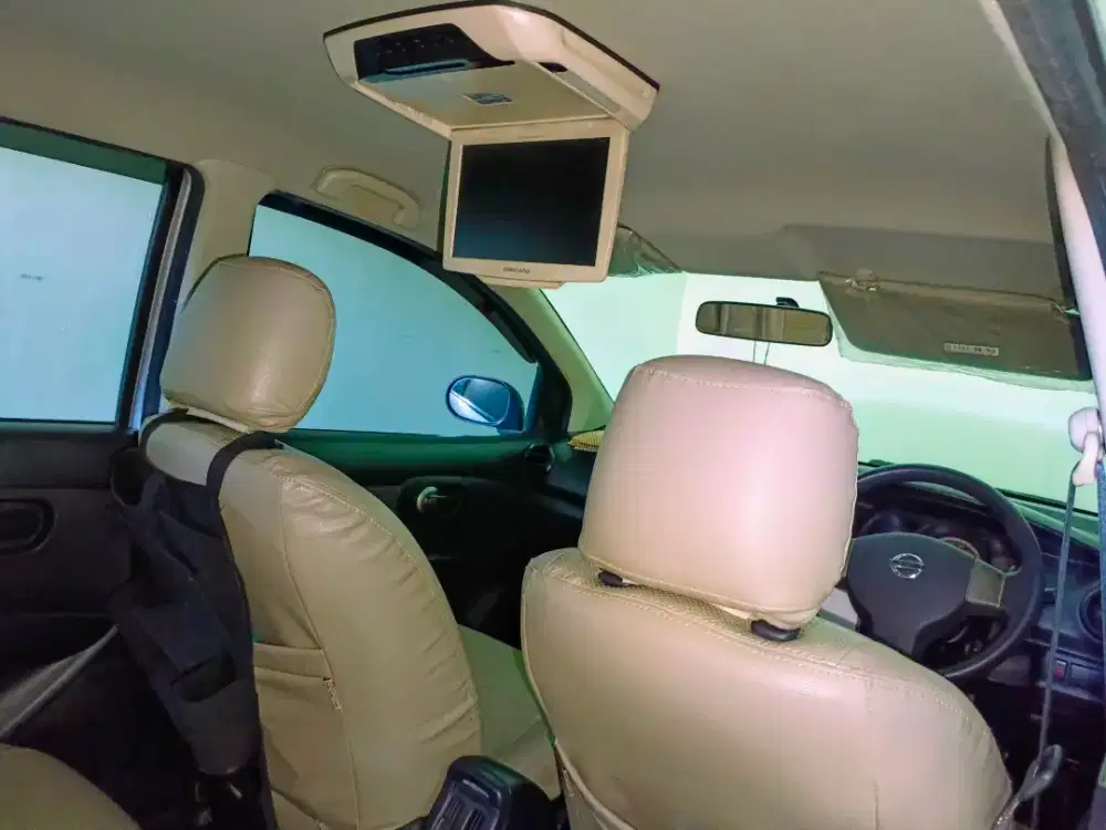 Nissan Grand livina 2012