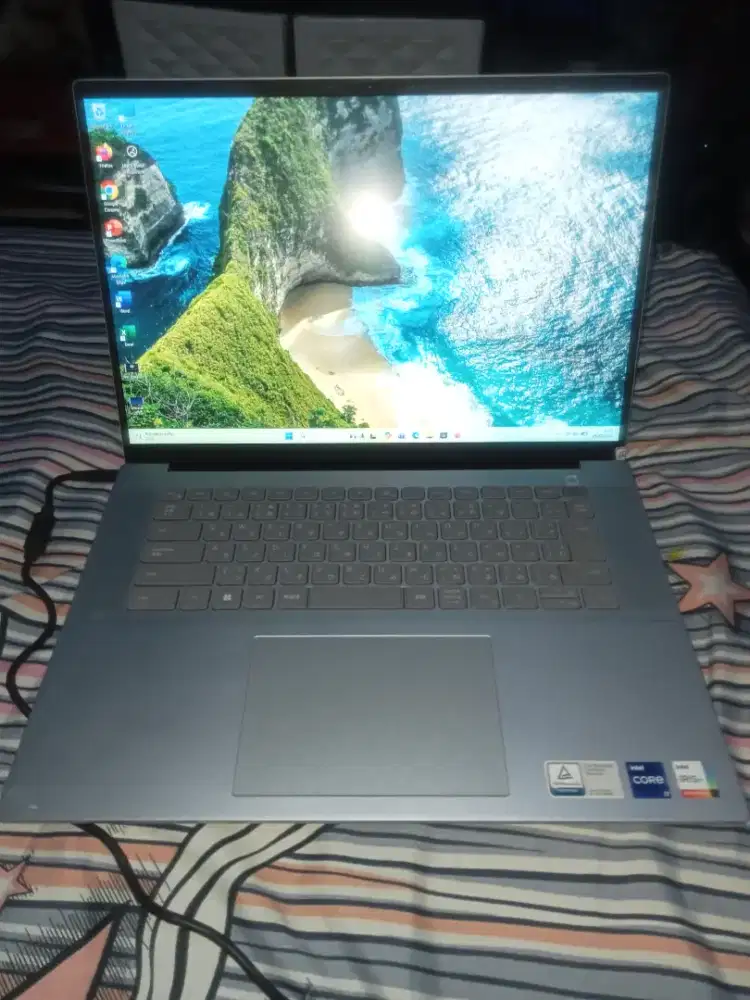 Laptop Dell i7 gen 13.ram 16 gb SSD 256 gb. No minus