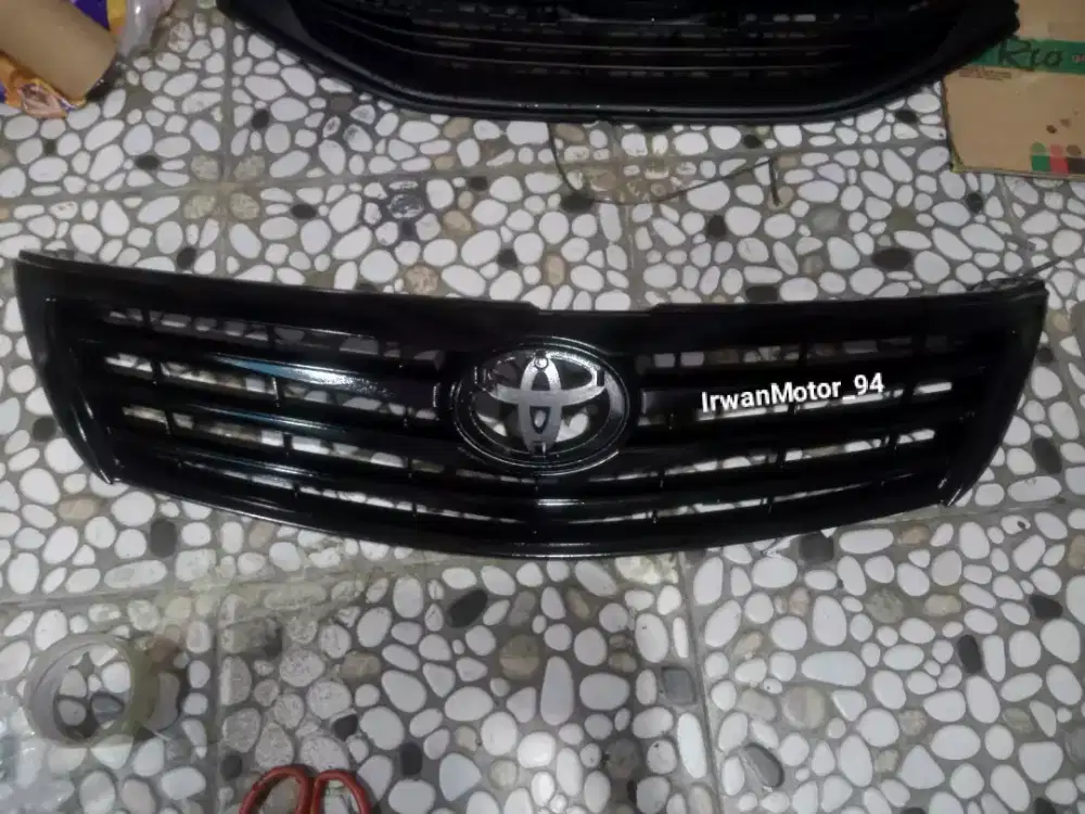 Grill depan Toyota Camry Tahun 2009 2012