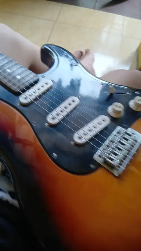 Gitar listrik second