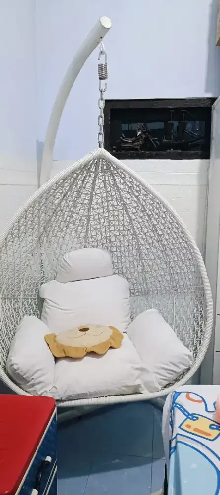 Ayunan Rotan Warna Putih