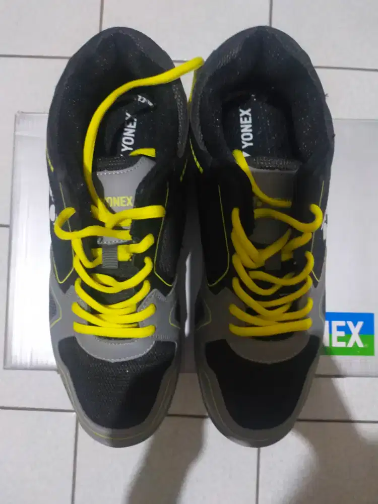 Sepatu Badminton Yonex Mach 2