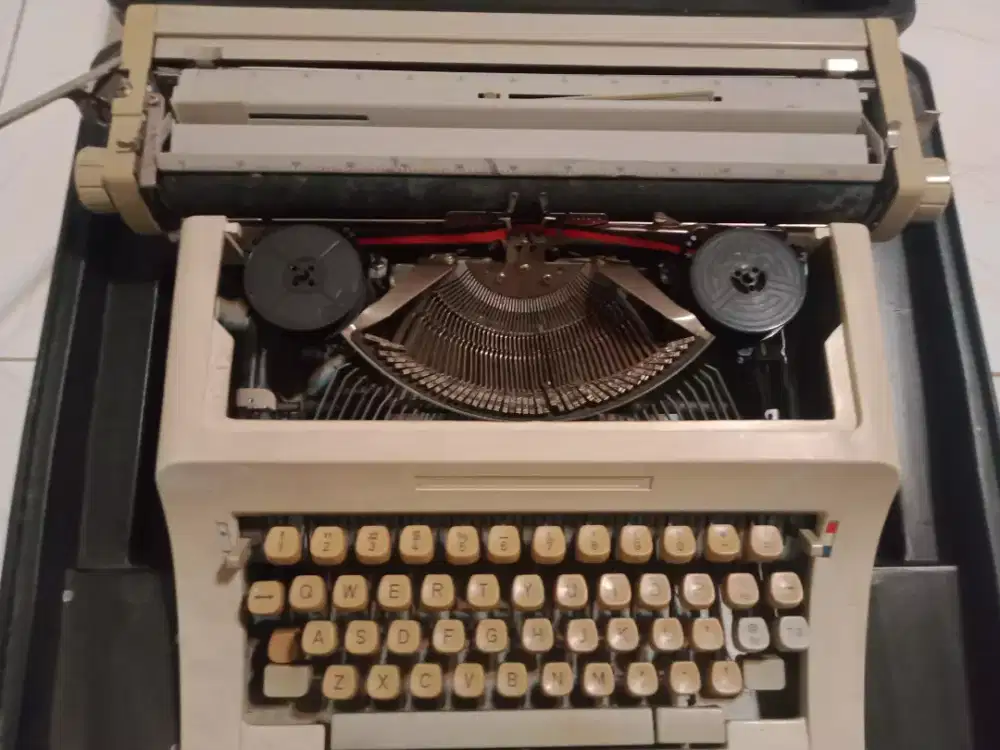 Mesin tik jadul jual apa adanya