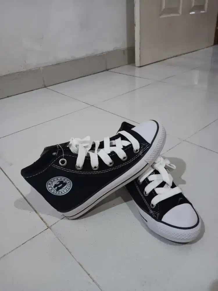 Jual Cepat Sepatu Anak Sekolah Warrior merek New Basket