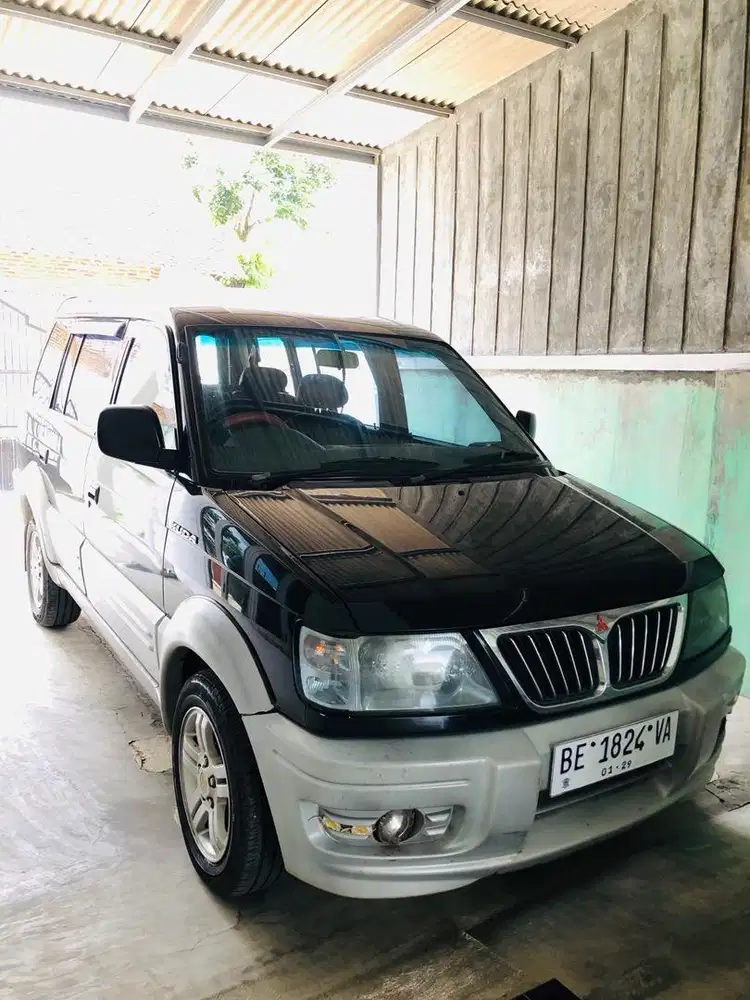 Dijual mitsubishi kuda grandia 2.0 bensin