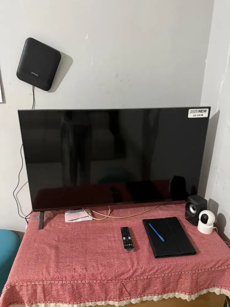 LG tv 45 inch black