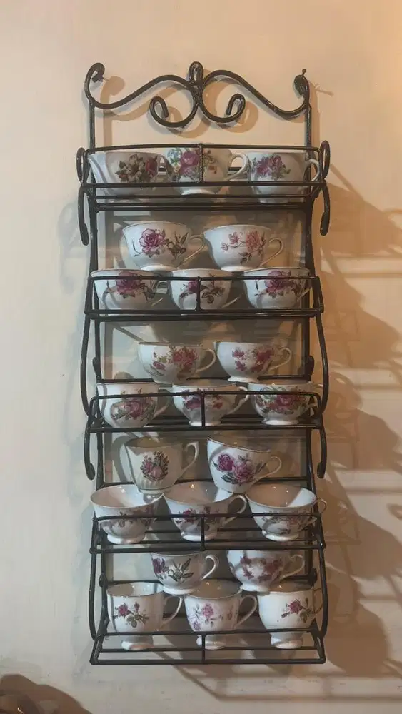 Cangkir set beserta rak