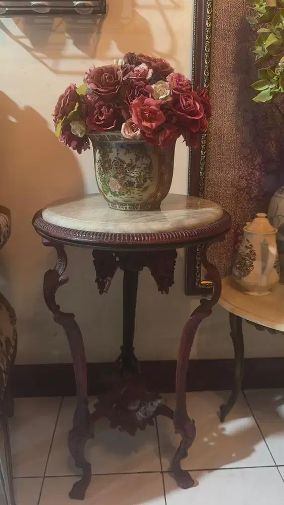 Meja hias marmer tulung agung