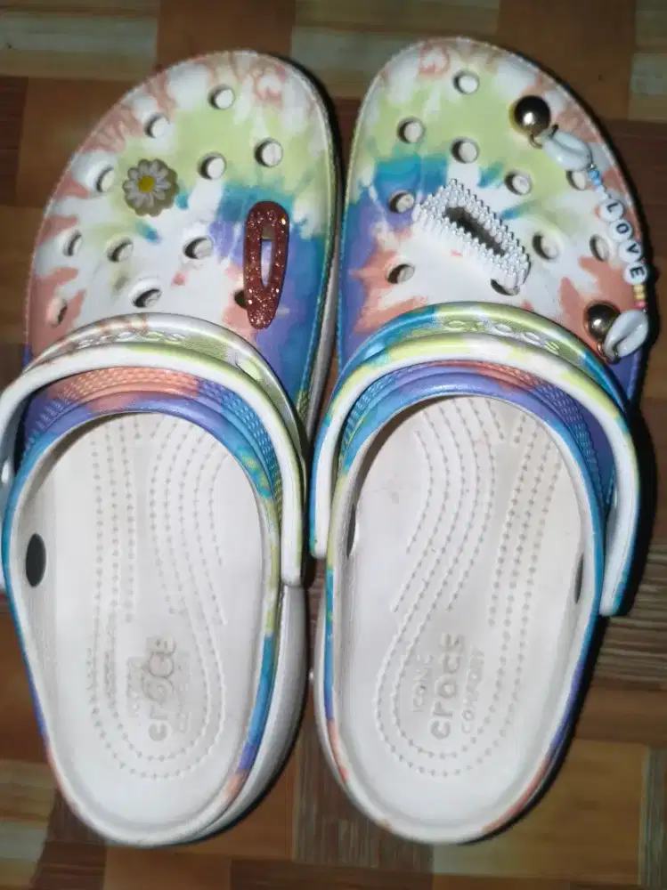 crocs tie dye + jibbitzz