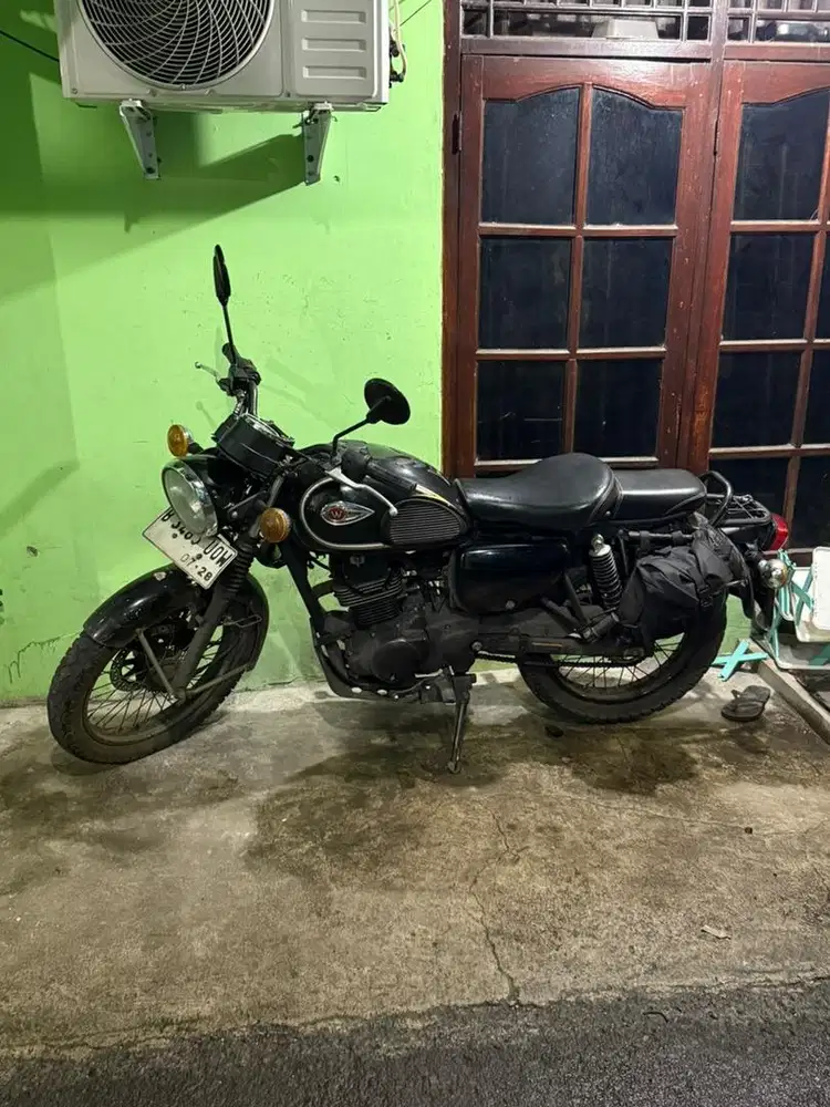 Kawasaki W175 Custom Royal Enfield