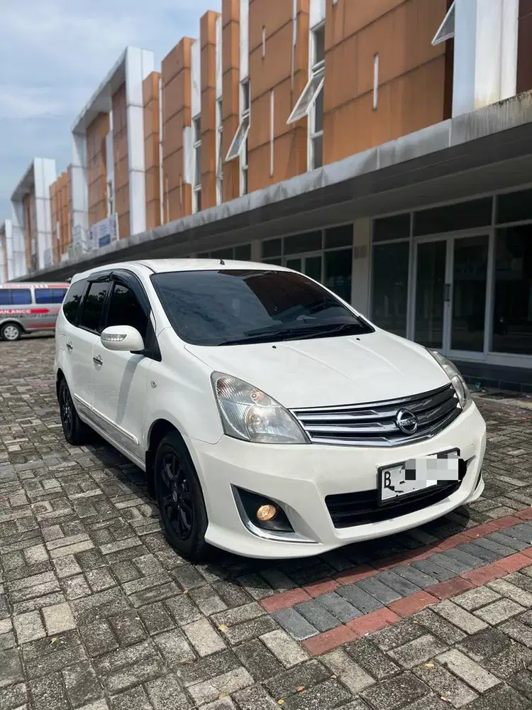 Nissan Grand Livina XV ULTIMATE 2013 Putih (KM LOW LIMITED)
