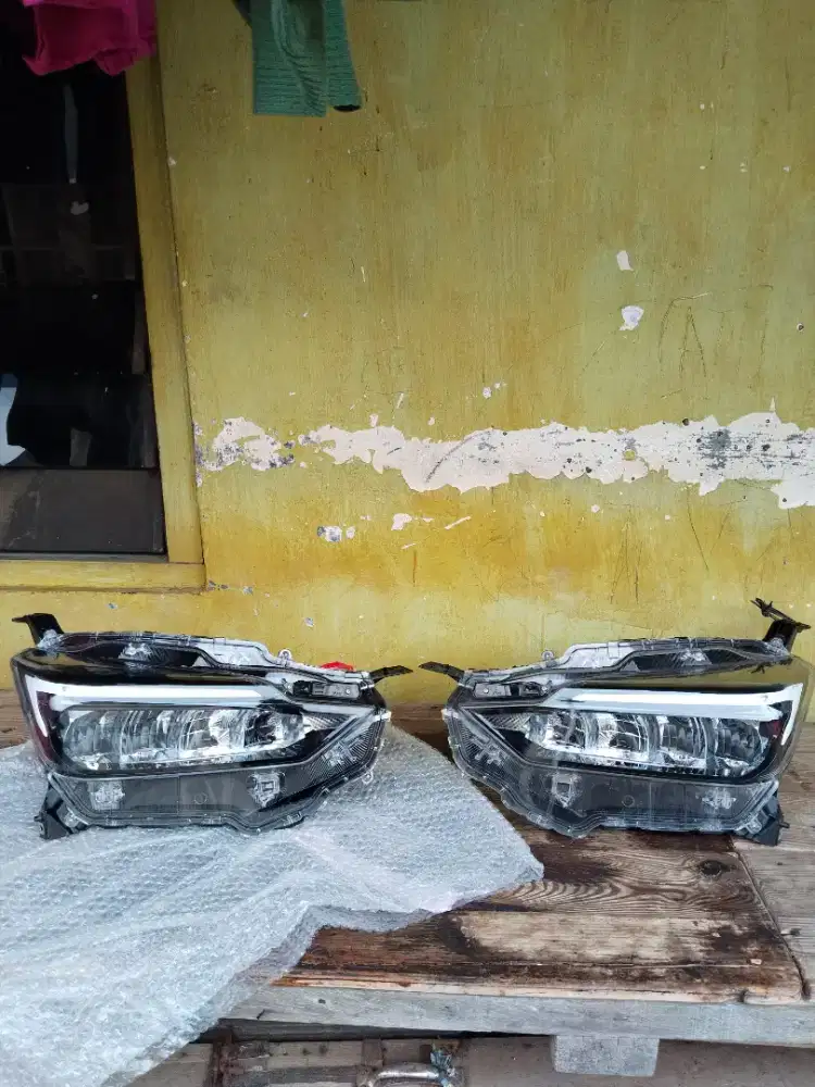 (headlamp) Toyota Agya Daihatsu Ayla tahun 2018 hingga 2024. 