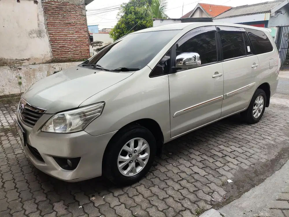 Kijang Innova 2012 2.0 MT