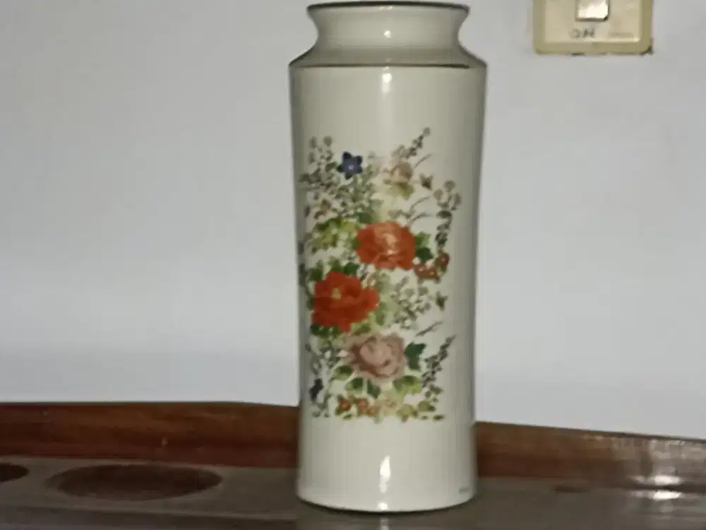 Pajangan Guci Keramik Vintage