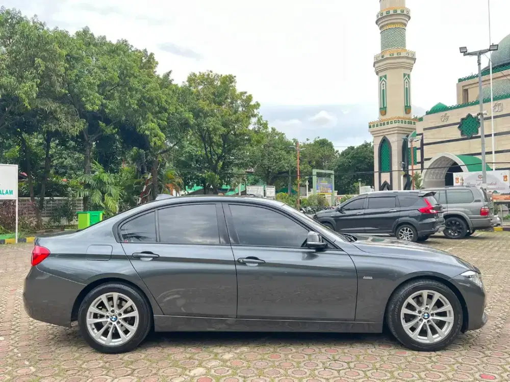 Bmw abu-abu ganteng