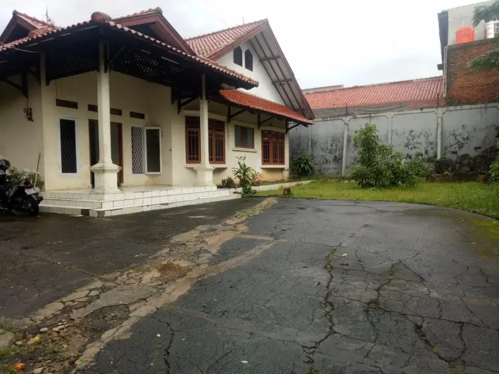 Disewakan Rumah Dengan Parkir Bisa Untuk 8-10 Mobil Di Cipete, Kemang, Antasari