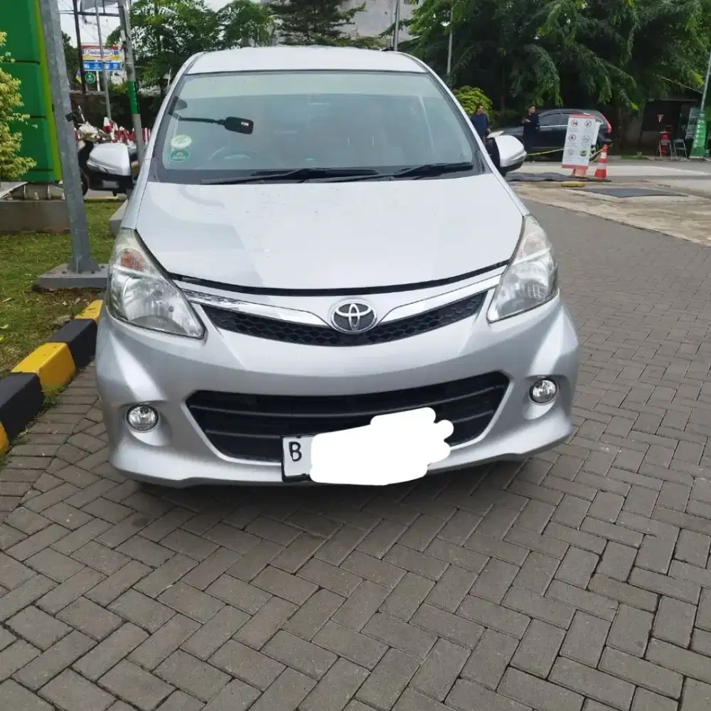 TOYOTA AVANZA VELOZ 1.5 AUTOMATIC (A/T) TAHUN 2015 WARNA SILVER MET
