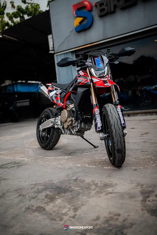 DUCATI HYPERMOTARD 698 MONO 2024