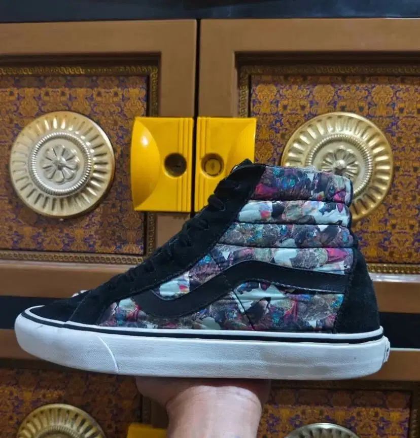 Dijual sepatu VANS SK8 Hi Off The Wall Original