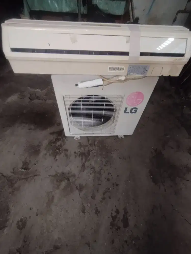 Di jual ac 1/2 pk LG