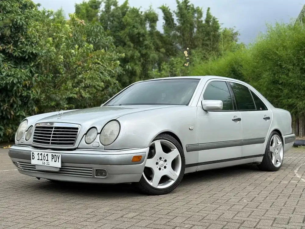 Mercedes E320 W210