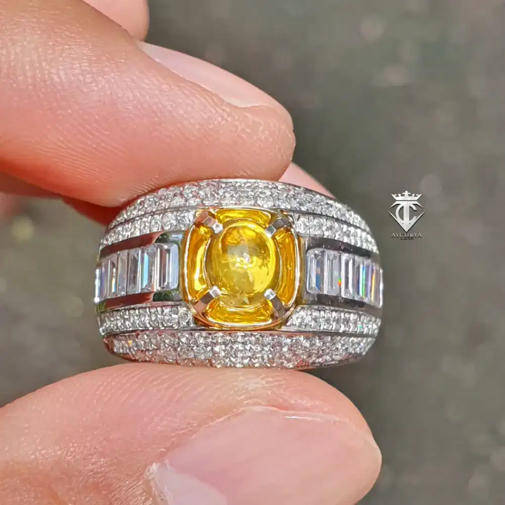 Exquisite Gems Natural Yellow Sapphire Madagascar 1.50 Ct GRI Memo