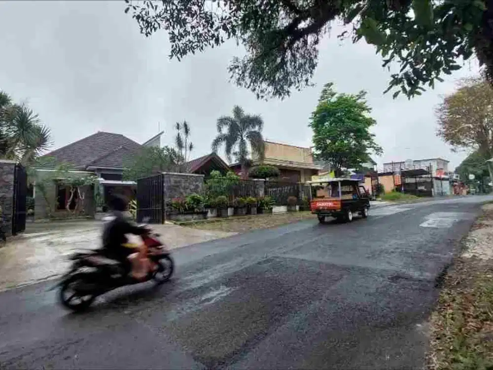 villa besar luas 1000 muat 20 orang di raya dau dekat wisata batu dan kampus UMM